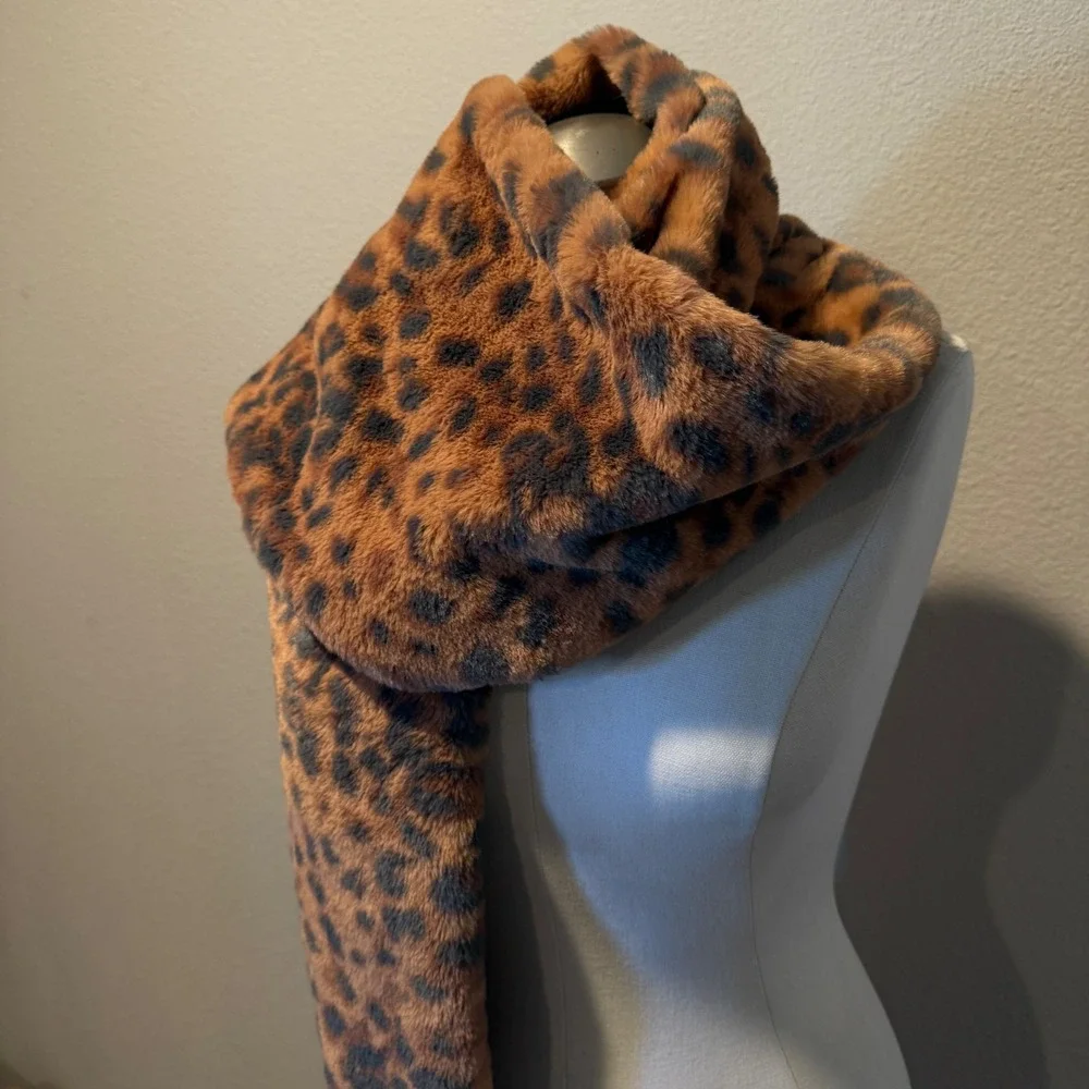 Aerie Leopard Print Faux Fur Scarf Ultra Soft Cozy Warm Women‎ One Size